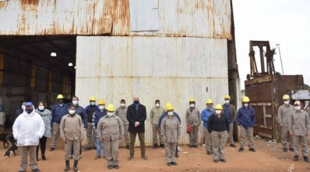 LIBRES:  Ascúa entregó nueva indumentaria para el personal de la Planta de Tratamiento de Residuos.