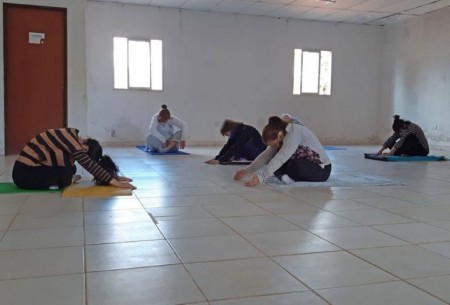 LIBRES.  BENEFICIOS FÍSICOS QUE SE PUEDE CONSEGUIR CON LA PRÁCTICA DE YOGA.
