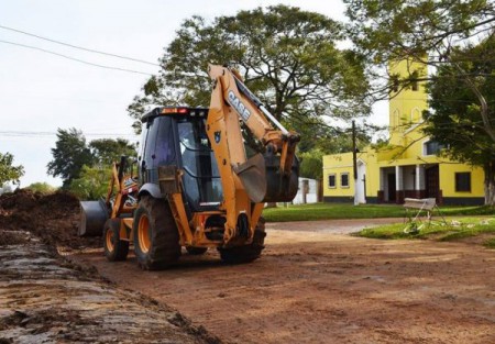 LIBRES.  El Municipio avanza en la extensión de red cloacal en barrio 132 viviendas.