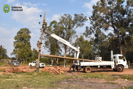 ALVEAR:  RENOVACION DE LA RED ELECTRICA EN BARRIO MITRE NORTE.