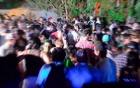 EN LAGUNA SOTO. Fiesta clandestina: Varios habrían cruzado de Chaco en canoa.
