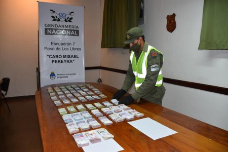 Gendarmería Nacional secuestró más de un millón de pesos sin documentación en control de ruta.