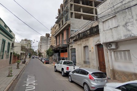 En Corrientes-Capital: Vallaron un edificio céntrico por un caso de Coronavirus.