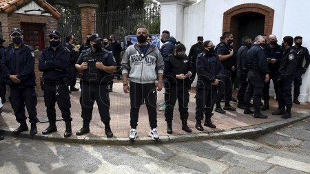 Alberto Fernández y los policías bonaerenses: Presión armada, respuesta racional.