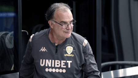 Marcelo Bielsa confirmó que seguirá como entrenador del Leeds-
