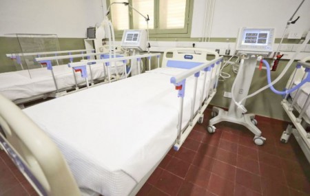 Dio negativo el hisopado de la joven que ayer tuvo su bebé en el Hospital de Campaña.