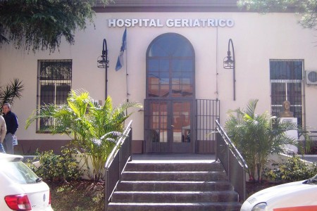 Corrientes: Tres casos de Coronavirus y restricción de actividades en el Hospital Geriátrico.